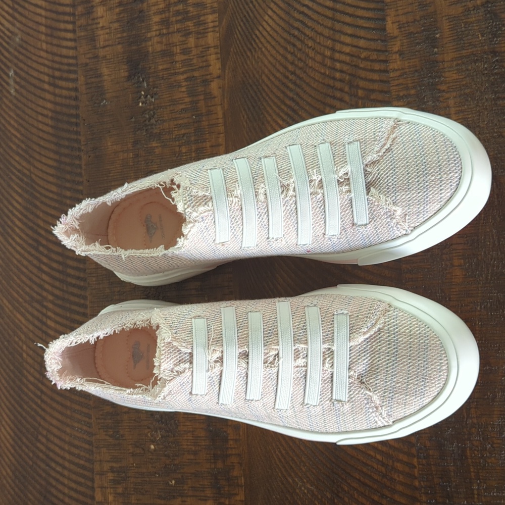 Pink rocket dog shoes